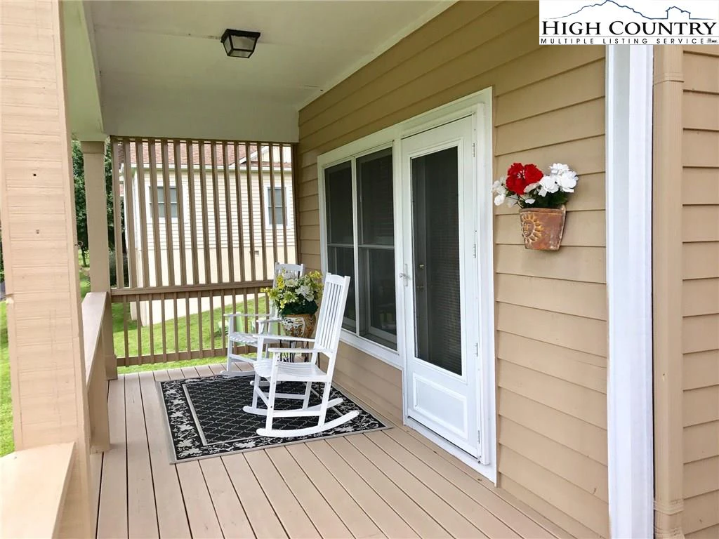 Image number 7 for the current listing