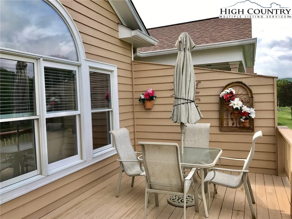 Image number 6 for the current listing