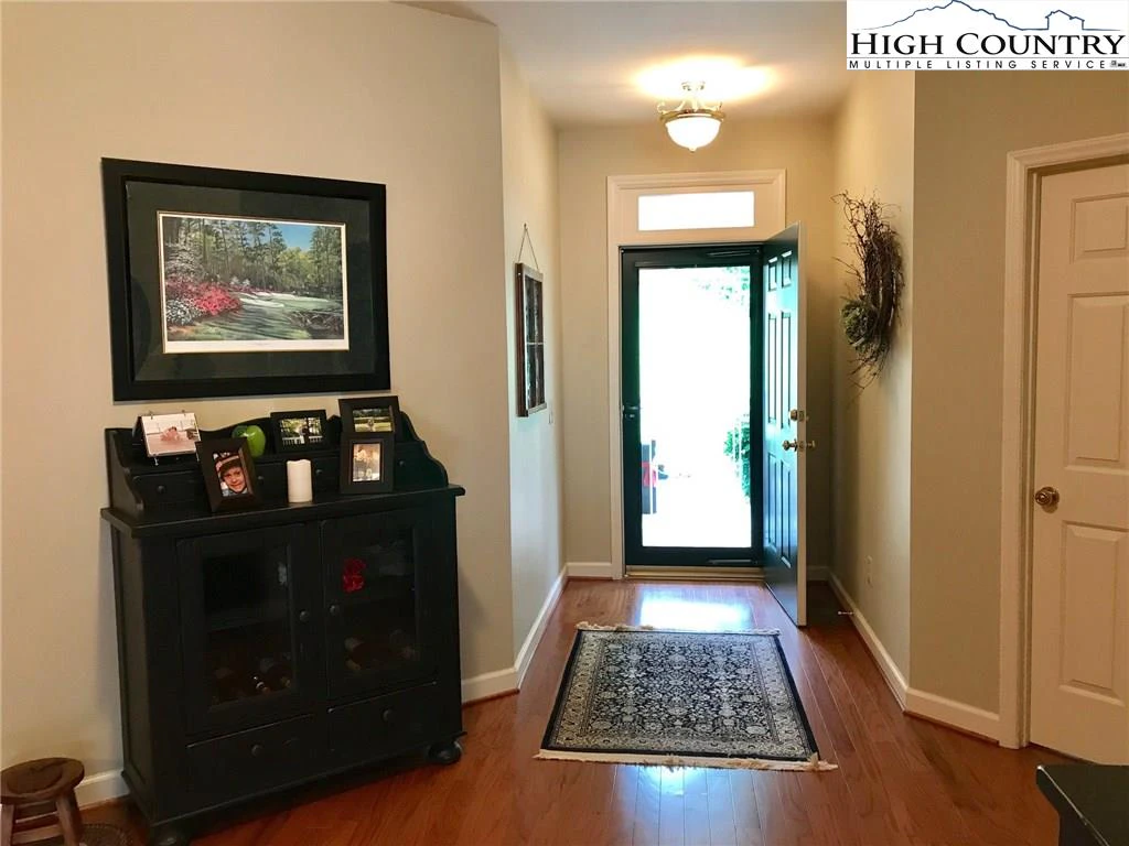 Image number 21 for the current listing