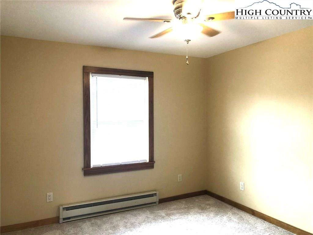 Image number 7 for the current listing