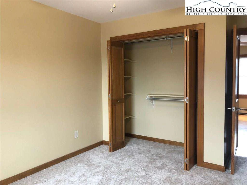 Image number 6 for the current listing