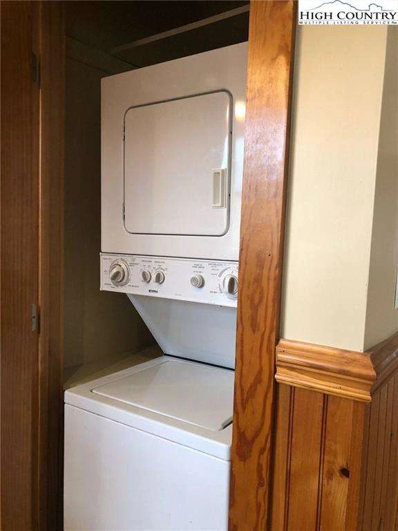 Image number 5 for the current listing