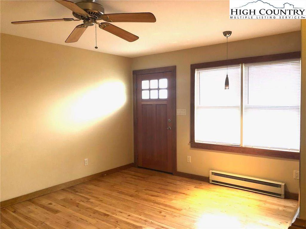 Image number 15 for the current listing