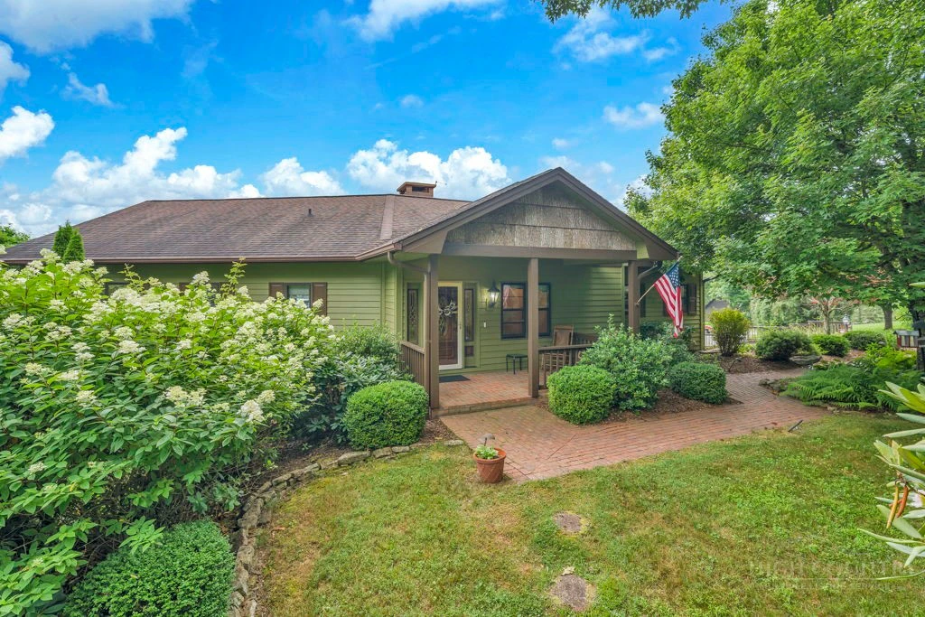 Image number 4 for the current listing