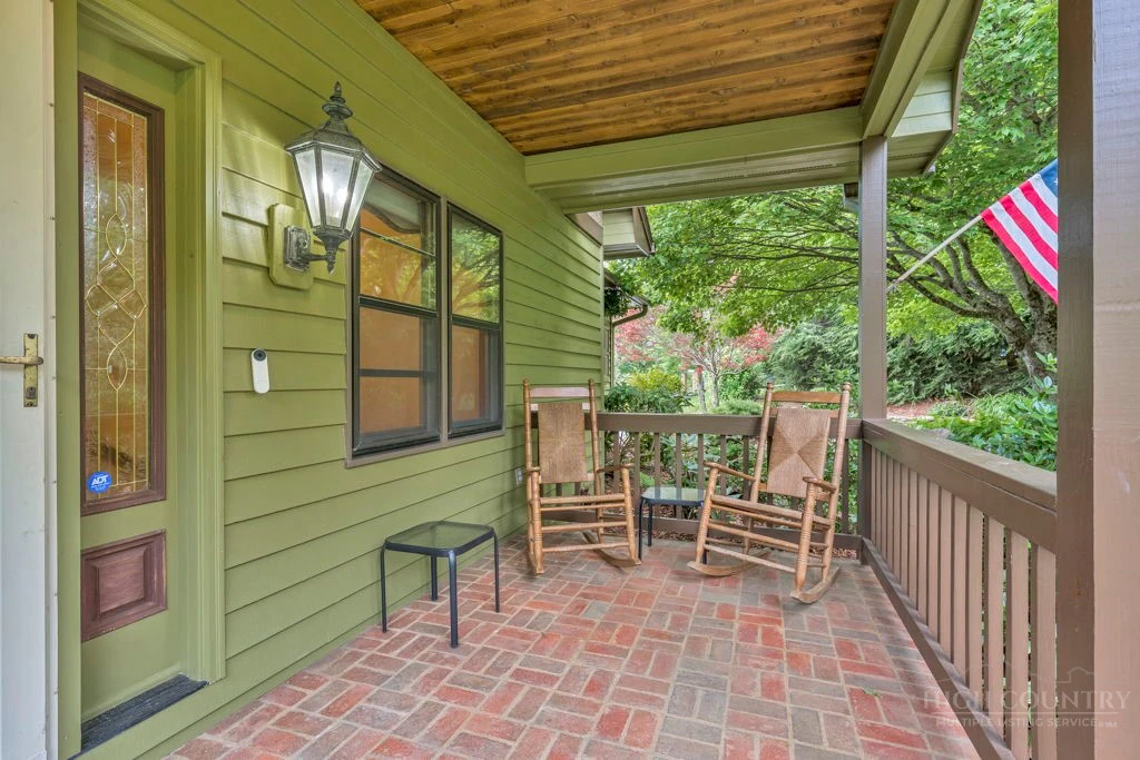 Image number 5 for the current listing