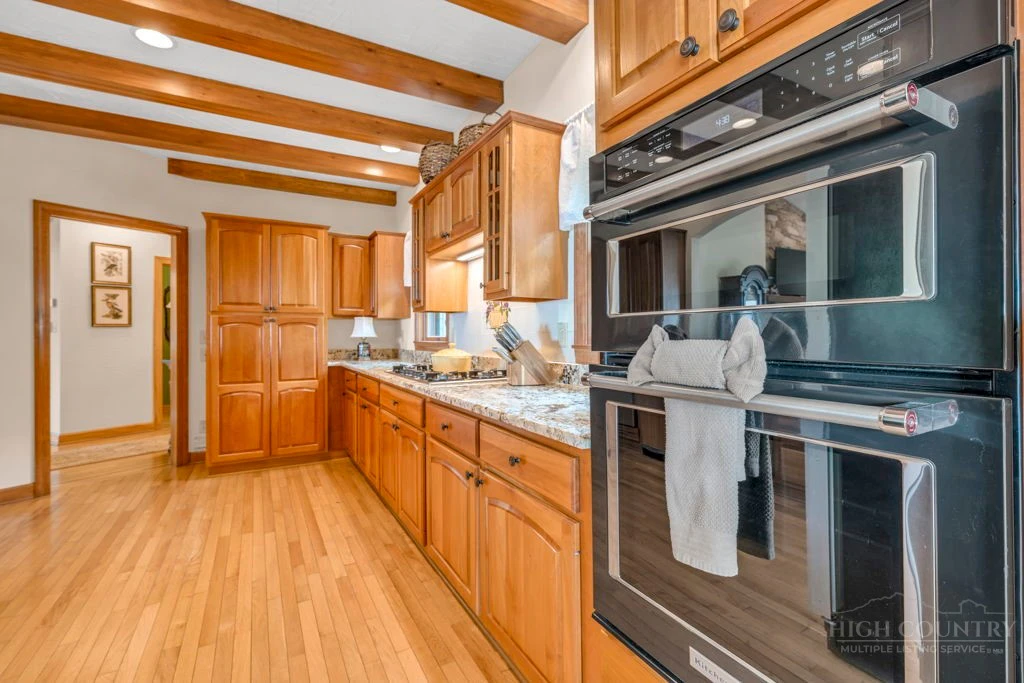 Image number 9 for the current listing