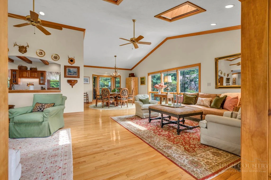 Image number 12 for the current listing