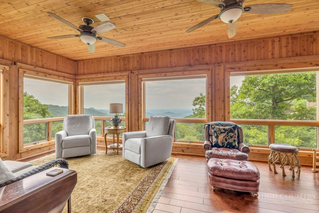 Image number 14 for the current listing