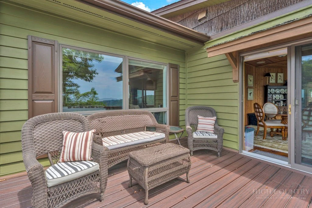 Image number 19 for the current listing