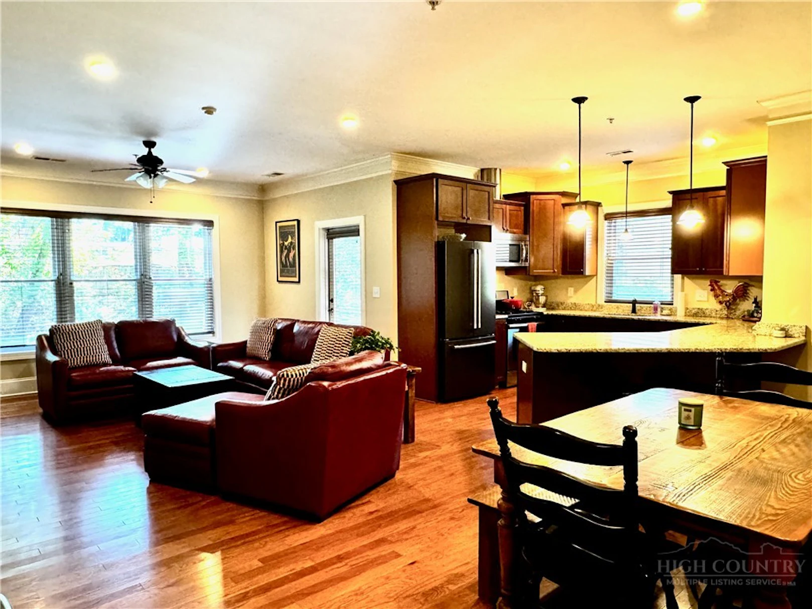 Image number 19 for the current listing