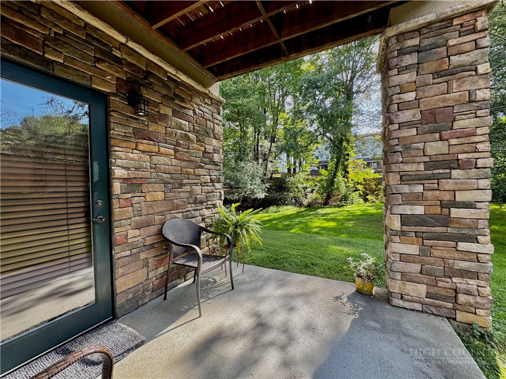 Image number 13 for the current listing