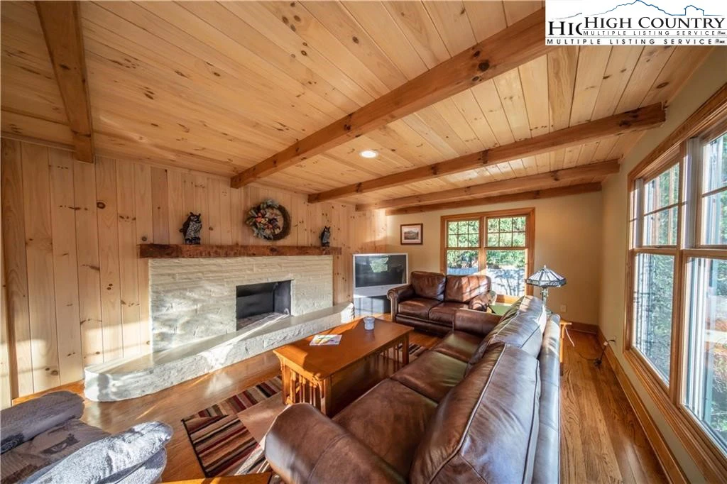 Image number 3 for the current listing
