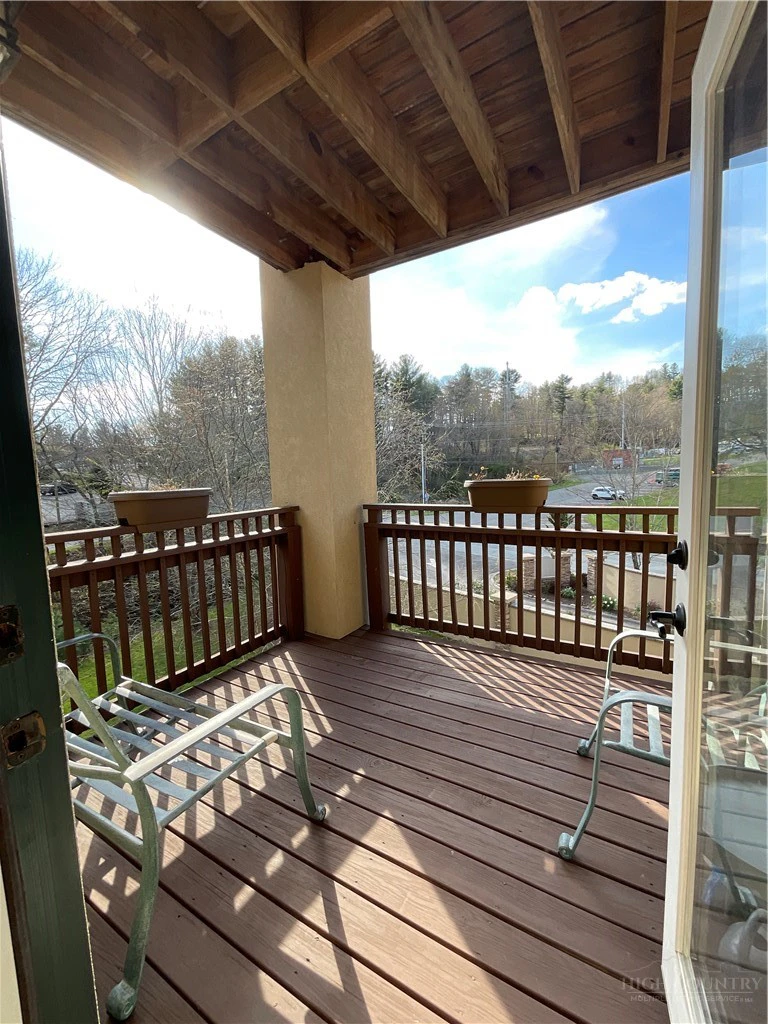 Image number 15 for the current listing