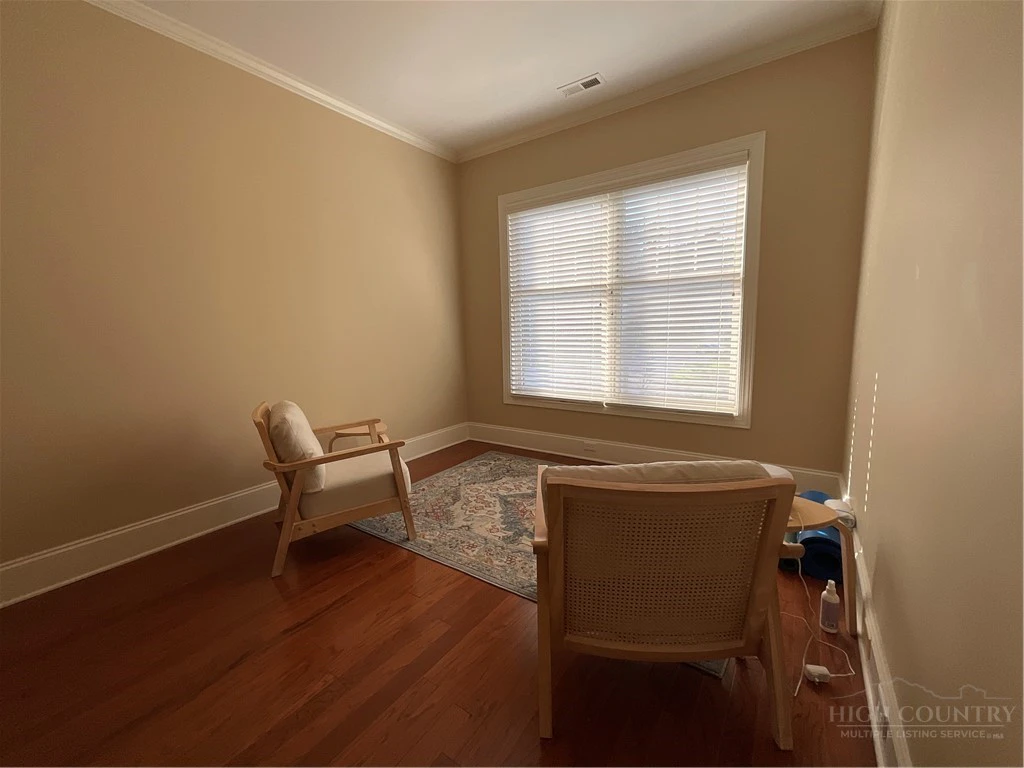 Image number 13 for the current listing