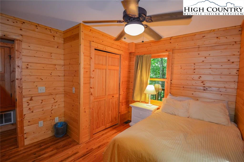Image number 3 for the current listing