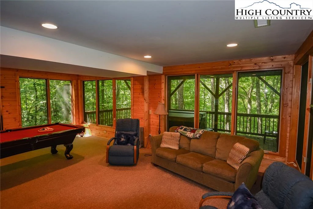 Image number 7 for the current listing
