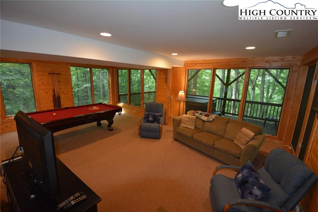 Image number 12 for the current listing