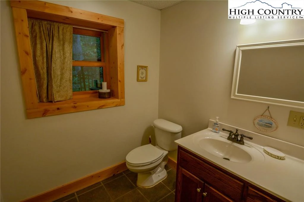 Image number 13 for the current listing