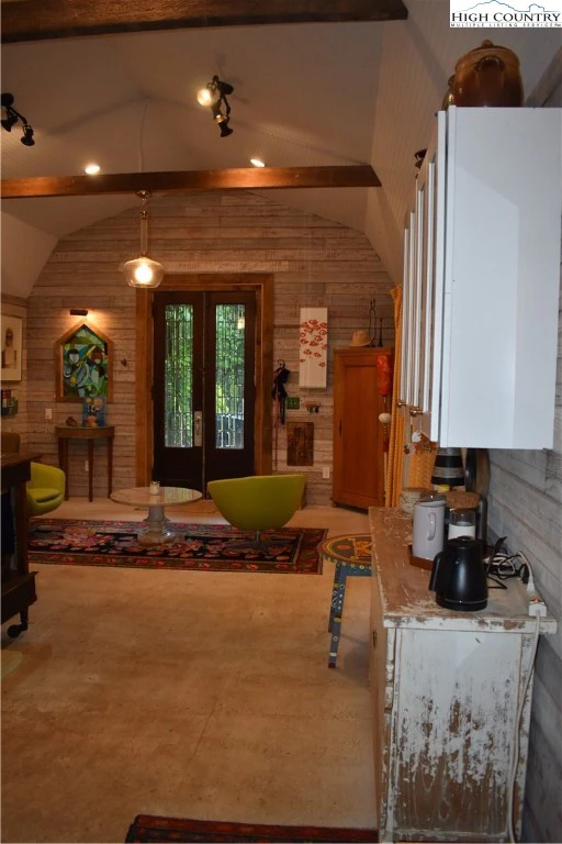 Image number 19 for the current listing