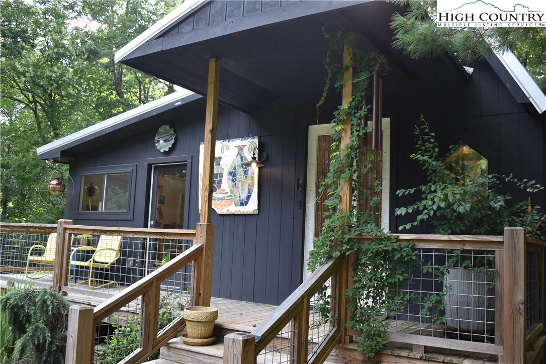 Image number 1 for the current listing