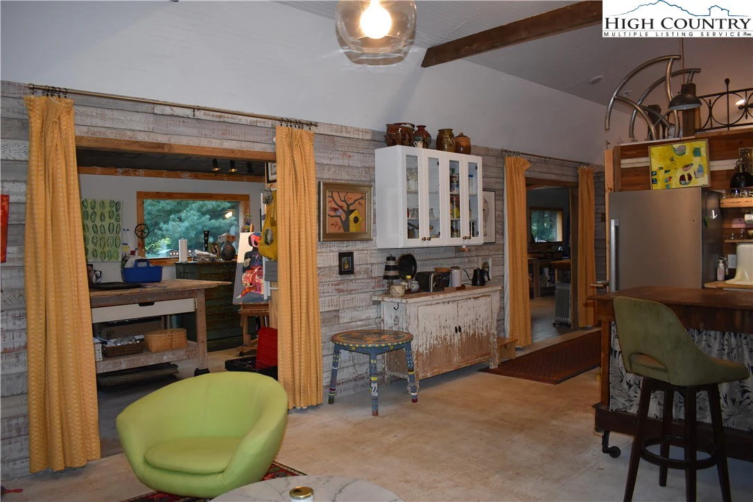Image number 4 for the current listing