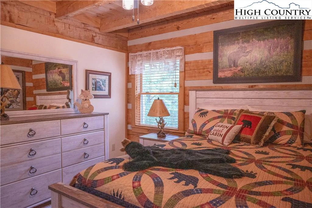 Image number 21 for the current listing