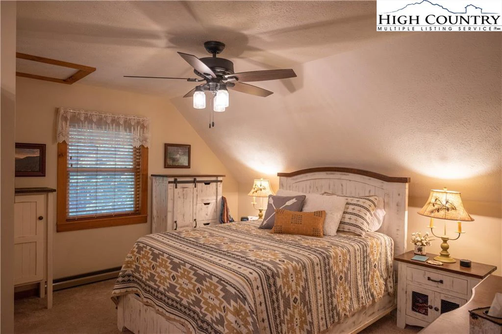 Image number 18 for the current listing