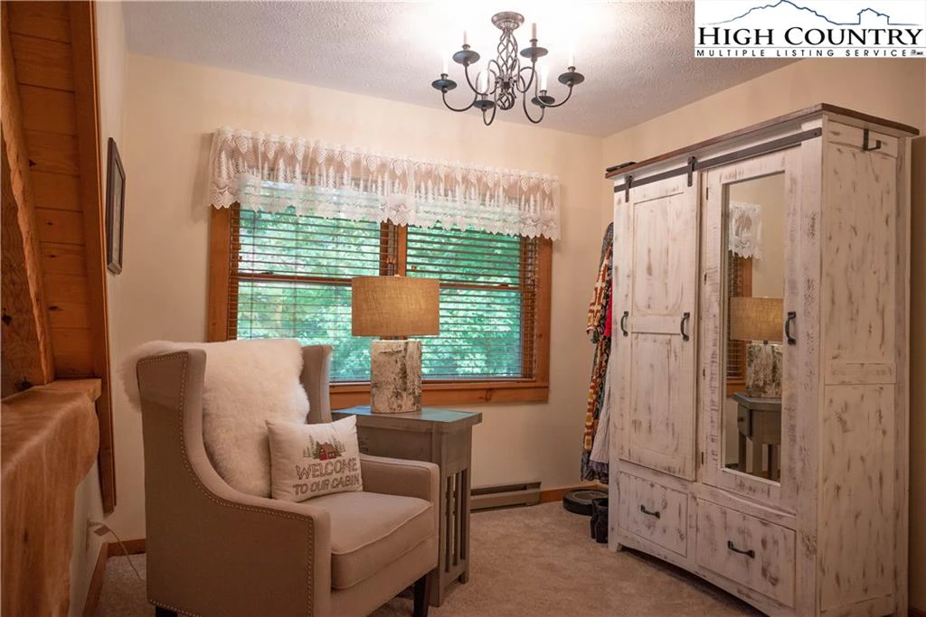 Image number 4 for the current listing