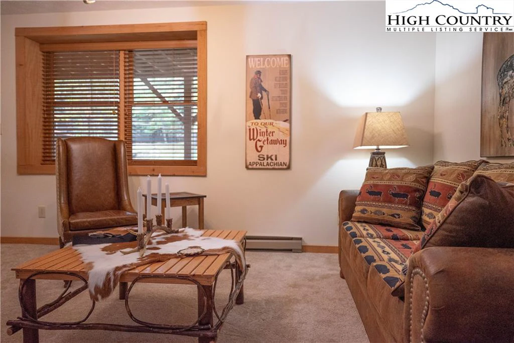 Image number 8 for the current listing