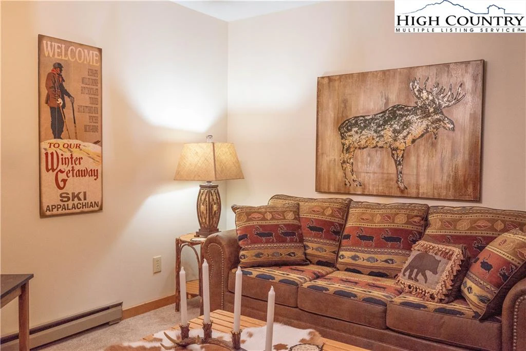Image number 9 for the current listing
