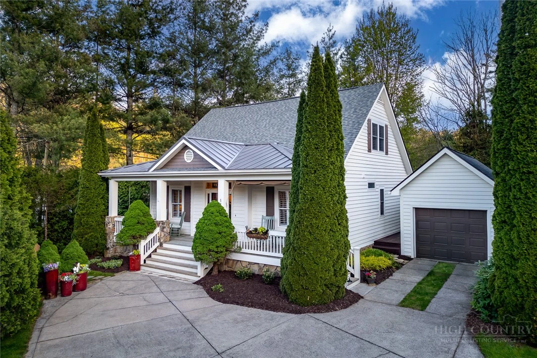 Image number 1 for the current listing