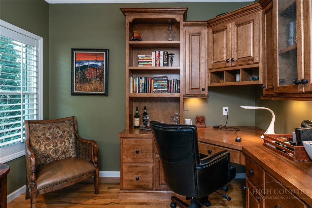 Image number 12 for the current listing