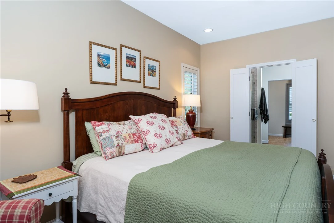 Image number 5 for the current listing