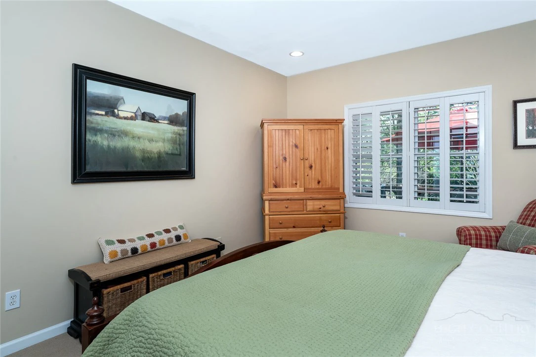 Image number 6 for the current listing