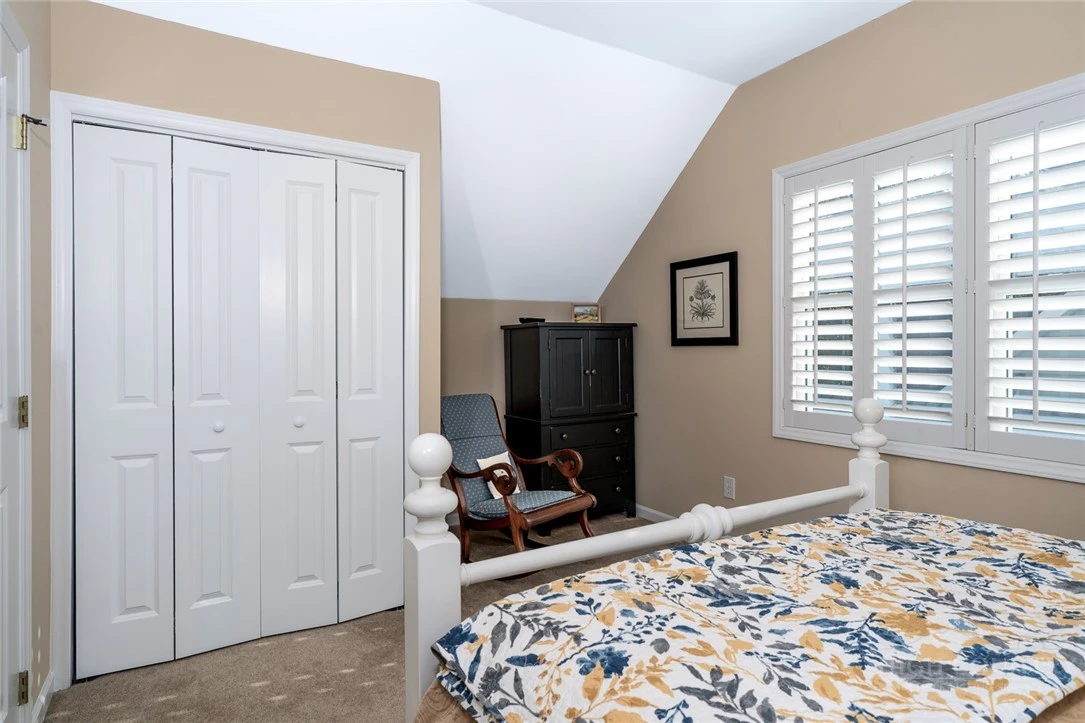 Image number 11 for the current listing