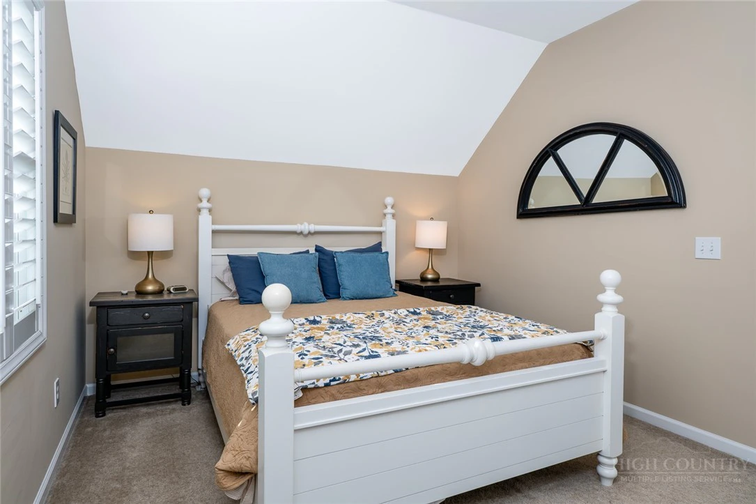 Image number 2 for the current listing