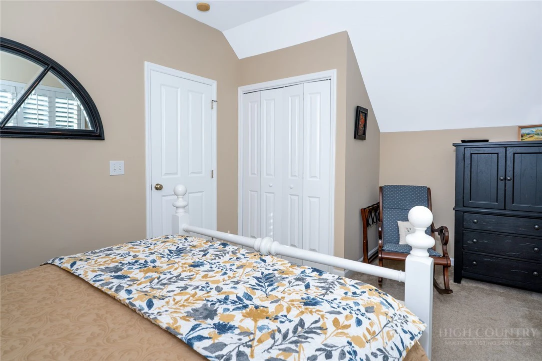 Image number 13 for the current listing