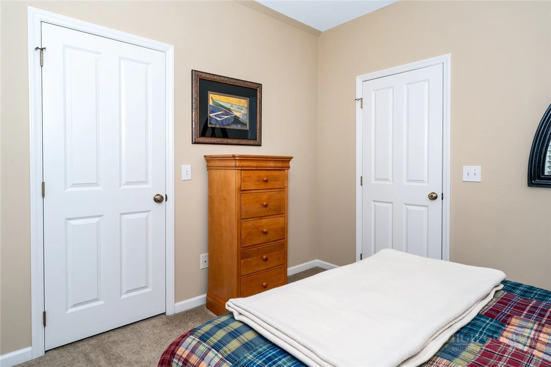 Image number 18 for the current listing