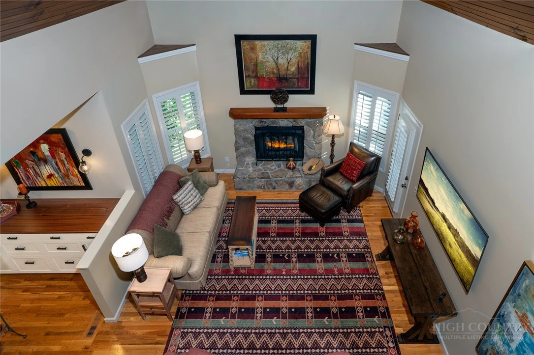 Image number 19 for the current listing