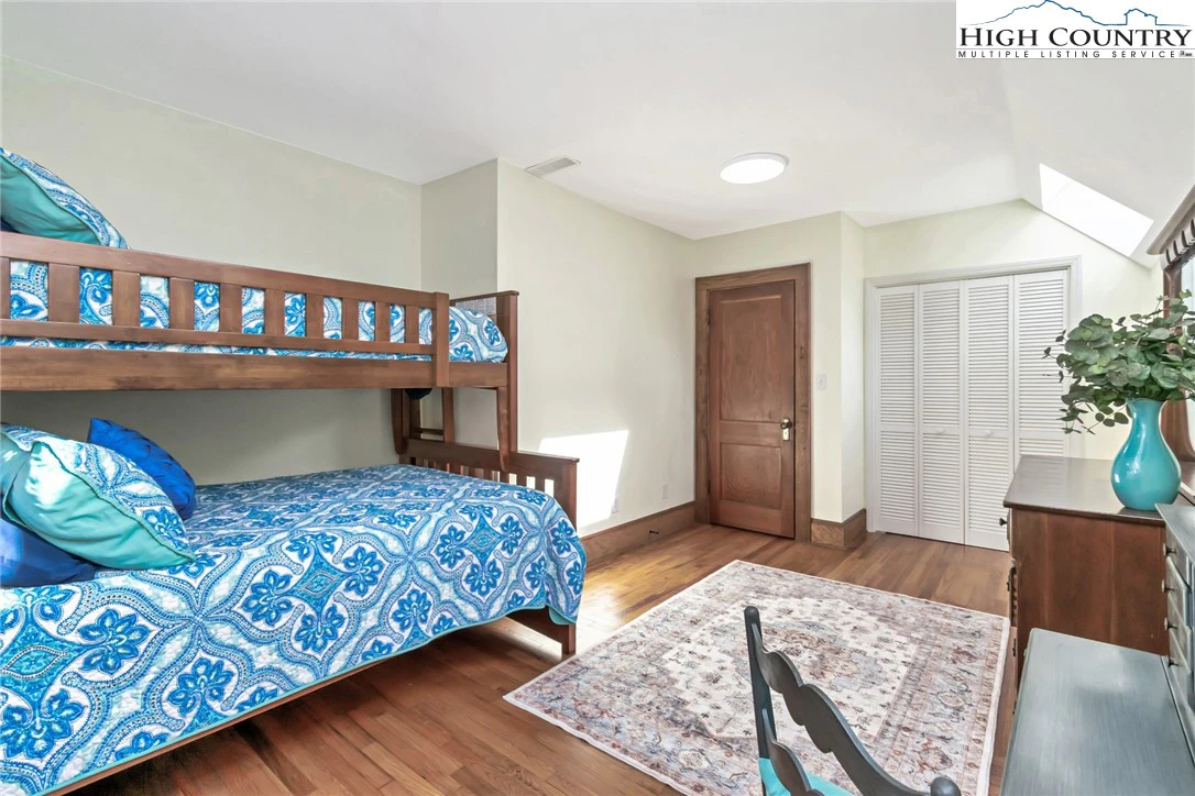 Image number 10 for the current listing