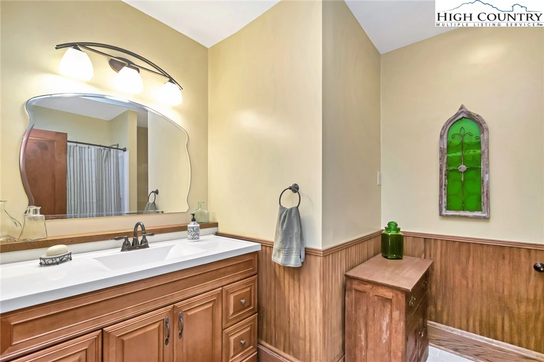 Image number 11 for the current listing