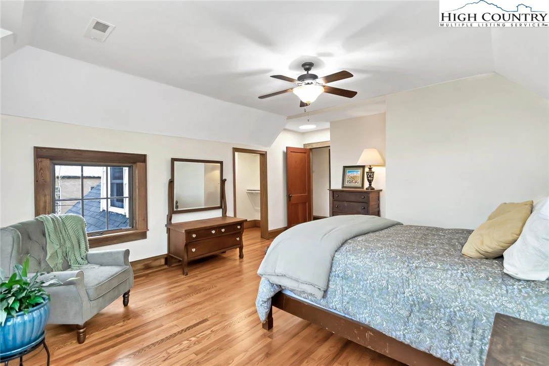 Image number 6 for the current listing