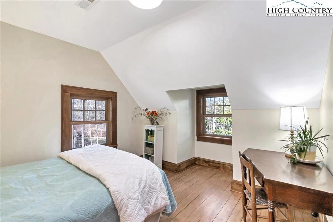 Image number 8 for the current listing