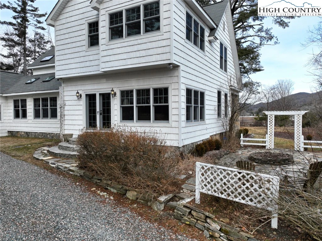 Image number 16 for the current listing