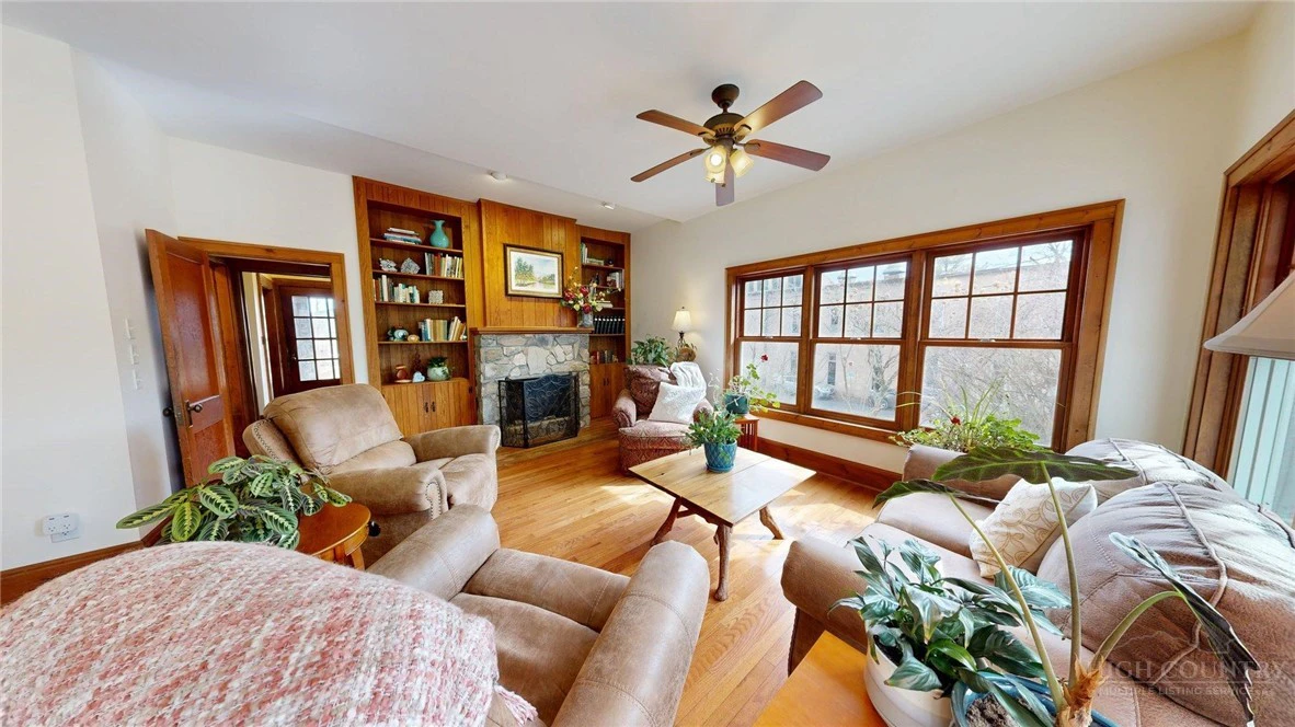 Image number 10 for the current listing