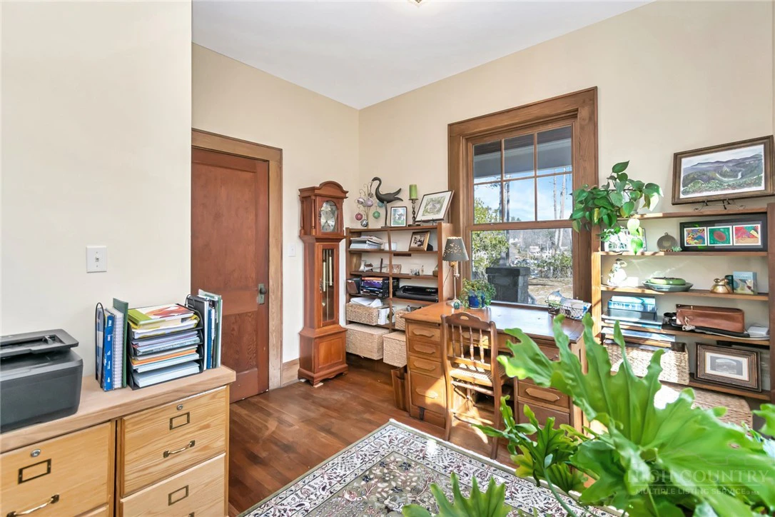 Image number 11 for the current listing