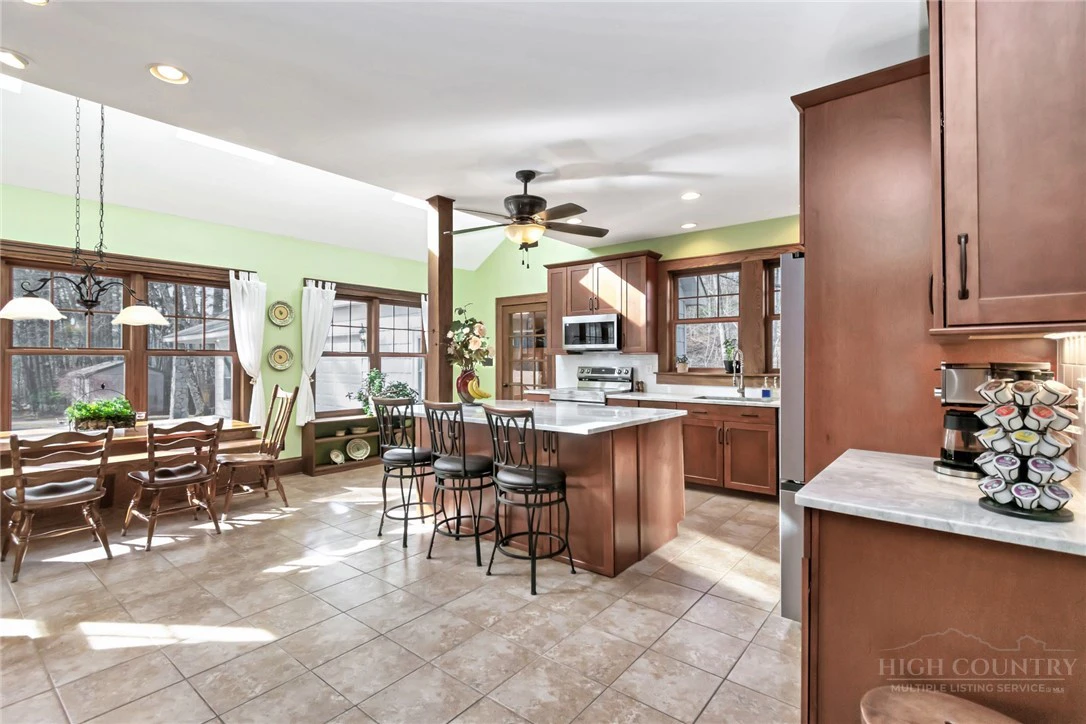 Image number 13 for the current listing