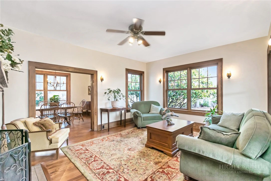 Image number 18 for the current listing