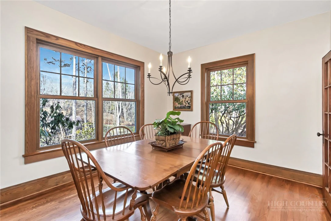 Image number 21 for the current listing
