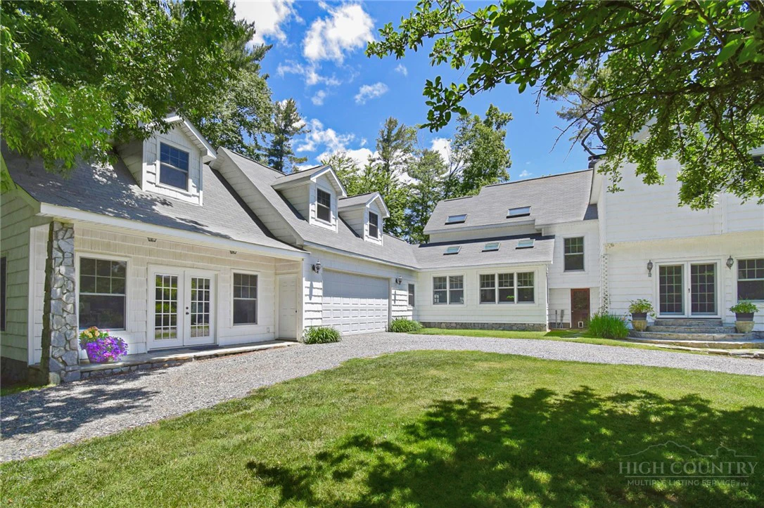 Image number 1 for the current listing